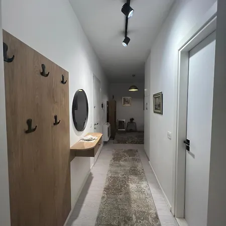 Mat Apartment *